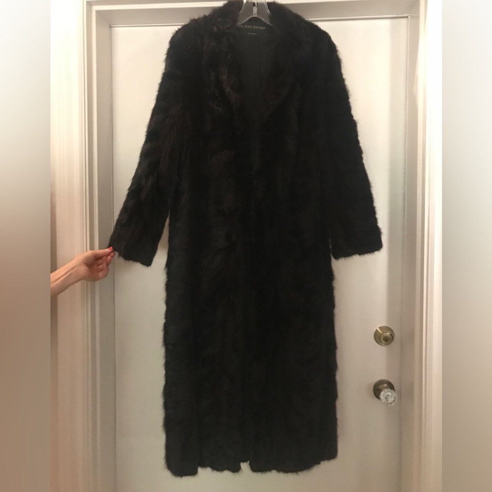 Boutique Dark Chocolate Women’s Ranch Mink Coat, size 6.